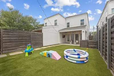 Image de Hudson House - 3br + Private Yard Near Uptown
