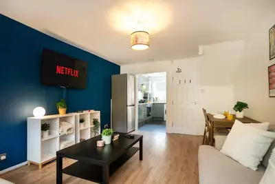Image de City Centre Home | Fast WiFi | Free Parking - Pass the Keys
