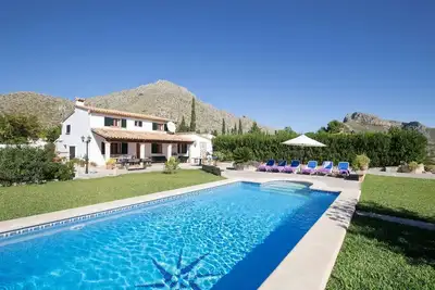 Image de Stylish Retreat, A/C, Private Pool - Walking Distance (15mins) to Port de Pollenca & Beach!