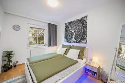Image de Cozy Apartment near Airport & City Center with Private Garden