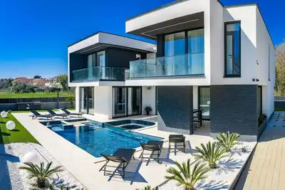 Image de Stunning home in Liznjan