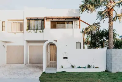 Image de Beach side Villa, with a heated pool!