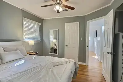 Image de Portofino; Milan Bright 3br/2ba w/ Fenced Yard