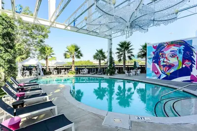Image de Lorenzo by Hilton | 2 Queen | Walk to Kay Bailey, Dallas Zoo 3 Miles