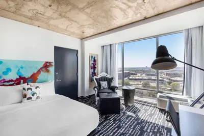 Image de 2 Queen | Lorenzo by Hilton | Cedars District, Skyline Pool | 2 Units