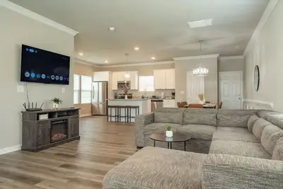 Image de Brand New 3br - Patio - Fast WiFi+Workspace - Near Airport & Whitewater Center