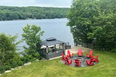 Image de Family-Friendly Waterfront Cottage w/ Dock, Firepit & Lake Views