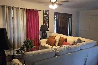 Image de Comfortable Furnished Room for Professionals • Lakewood Hills