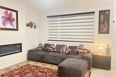 Image de Cozy Edmonton Retreat Near West Edmonton Mall