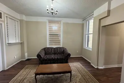 Image de Downtown Windsor 3br Retreat – Walk to Riverfront & Attractions
