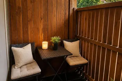 Image de Cozy condo in Greenland Hills -M Streets, Walking distance to everything!