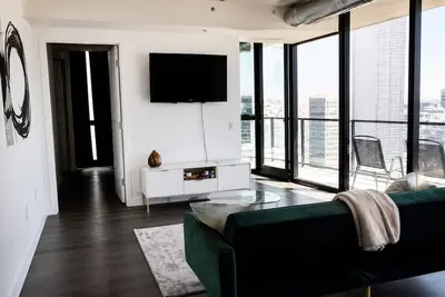 Image de Downtown Winnipeg - 2br High-Rise w/ Parking & Gym