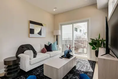 Image de \"Aria\" New 3 Bdrm in Glendale! 10 mins to C-Train!