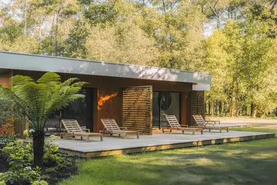Image de Villa d’architecte · 5 suites · Piscine chauffée · Padel · Lac