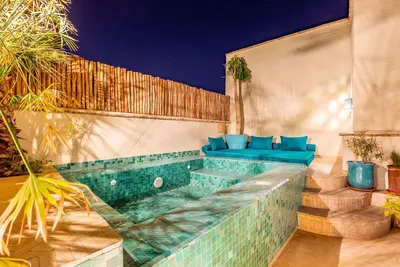 Image de New, luxury, 4br 4, 5 bath Riad Universe, enchanting rooftop with pool, new Ac