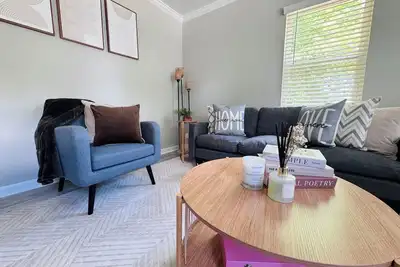 Image de Charming 3-bedroom house in lovely Charlotte near uptown and airport. Sleeps 8! !
