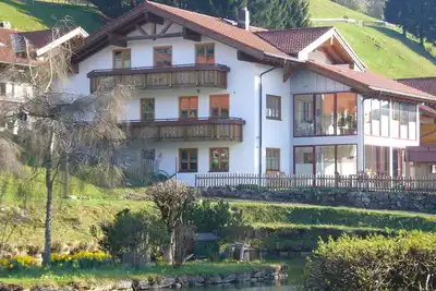 Image de Family-friendly vacation apartment by the water with terrace and own playground