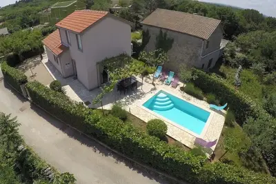 Image de Luxury villa with a pool nestled in a green oasis.