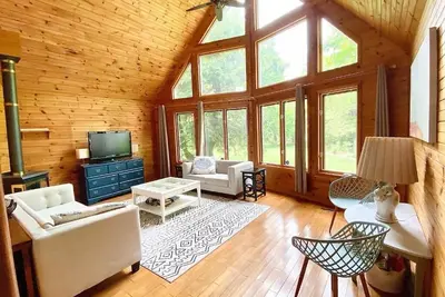 Image de Lakefront Cottage w Grand Cabin Room