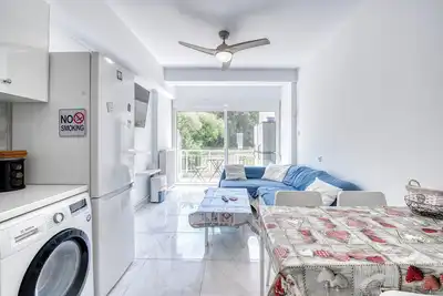 Image de Peaceful Coastal 2-Bedroom Retreat by ΜΡS