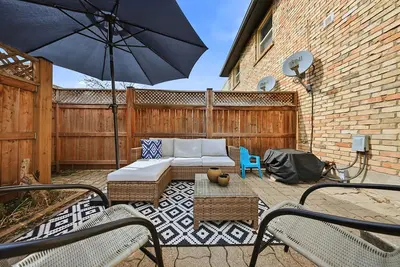 Image de Townhome with Parking Ideal for Longer Stays
