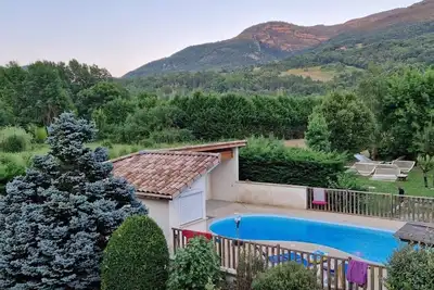 Image de Gîte « Le Devant De La Chaux » avec piscine partagée, terrasse privée et Wi-Fi