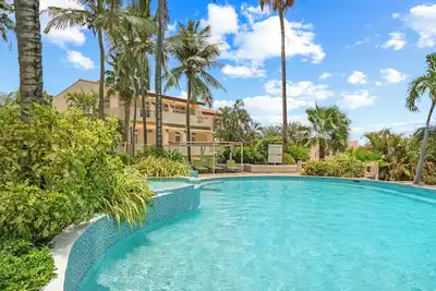 Image de Centrally located Royal Beach House with ocean view at resort