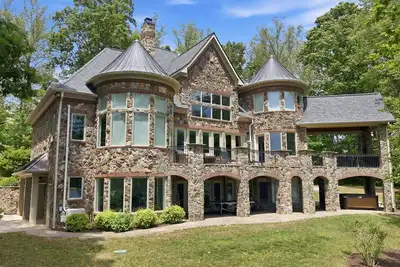 Image de Dream Lake Castle Waterfront