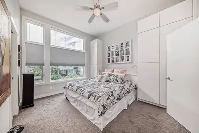 Image de Executive house. 3+ bedroom house Air 10min Calgary Stampede Park Dt