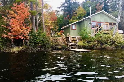 Image de Cedar Cabin: Luxe cabin with panoramic lake views