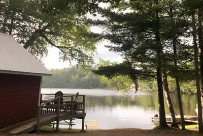 Image de Oak Cabin: Step out onto your own private beach!