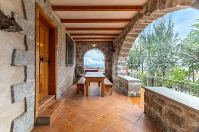Image de « El Mirador De La Reina » : Vue Montagne, Terrasse Privée et Climatisation