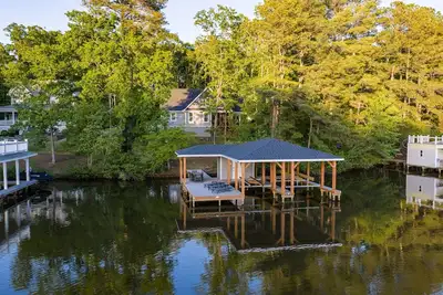 Image de New! ! Lakefront, Dock, Kayaks, Firepit & Game Room