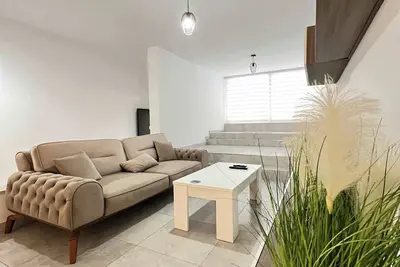 Image de Swieqi Large 2bdr Maisonette with Yard by Pmi