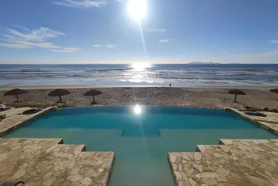 Image de Oceanfront 3br Baja - Pool, Sauna, Gym & Beach
