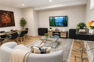 Image de Luxury Executive Home in Windermere | Sleeps Comfortably