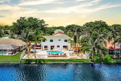 Image de Tulum Villa a Waterfront Villa  Beach, Game Room, Cinema & Spa