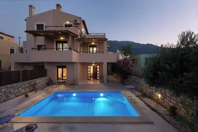 Image de The Lake House - Private Pool & Views near Kournas