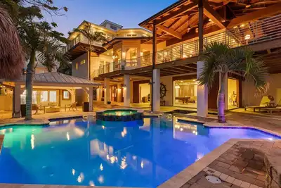 Image de Sarasota Bay Luxury Retreat | Sleeps 19 w/ Pool, Spa & Waterfront Views