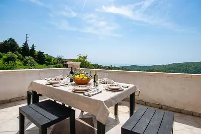 Image de Awesome home in Acquavella