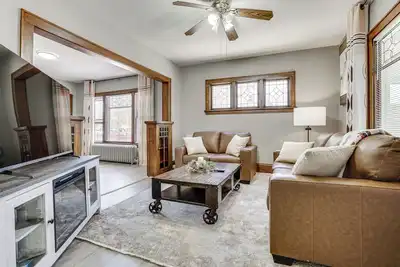 Image de Explore Minneapolis! Pet-Friendly Home w/ Sunroom