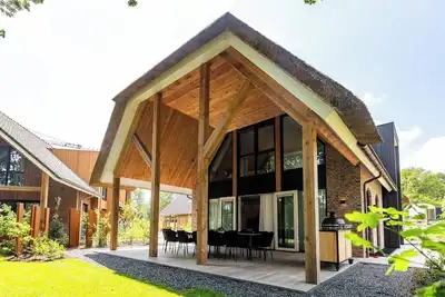 Image de Luxury farm villa for 12 people with spa, swimming pool, sauna, whirlpool, and wheelchair-friendly facilities for ultimate relaxation.