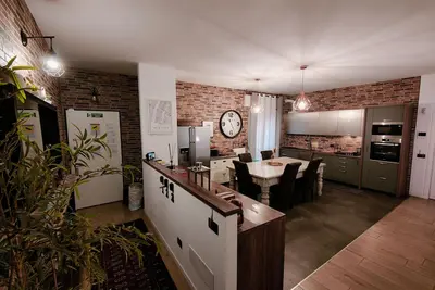 Image de 1)Room with private bathroom, 8 minutes from Milan Malpensa Airport.