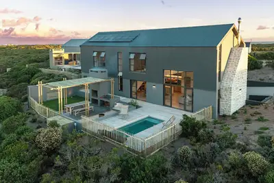 Image de Tranquil 3-Bedroom Barn In Private Beach and Fynbos Estate