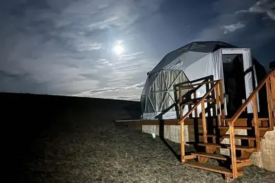Image de Peaceful Dome on the Plains of Alberta, Perfect for a Serene Weekend to Reconnect with Nature