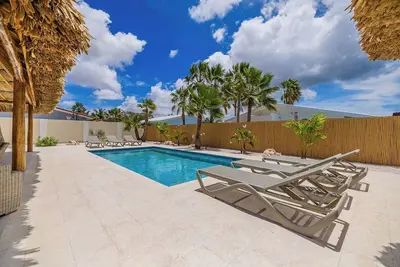 Image de Have your own personal Palapa with this 3 bdrm, 3 bath home in the Bushiri neighborhood!
