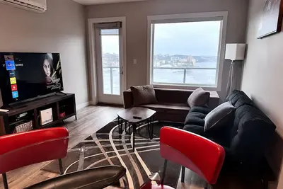 Image de Bright Modern Suite in St Vital with on-Site Parking
