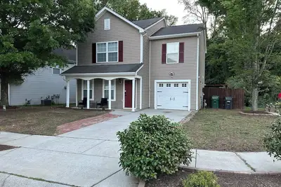 Image de “Stylish 3br Near NoDa w/ Outdoor Lounge\"