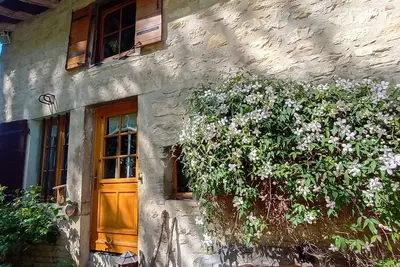 Image de La ferme Biscot : Charme & Nature à 45 min de Lyon. Ferme rénovée avec piscine