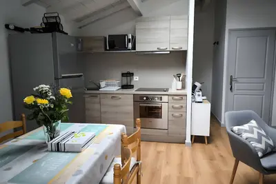 Image de Appartement 'Gîte Peyo Saint-Pée-sur-Nivelle' avec vue montagne, jardin partagé et Wi-Fi
